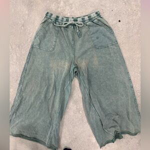 New Without Tags
Easel Brand
Wide-Leg
Size Lg